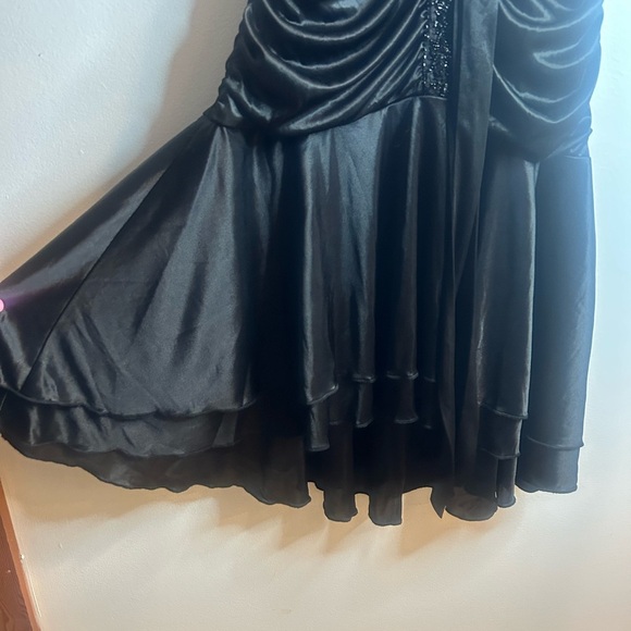 B DARLIN. Brand size 5/6 silky ruffles, neck tie, flapper style black dress - Picture 4 of 7